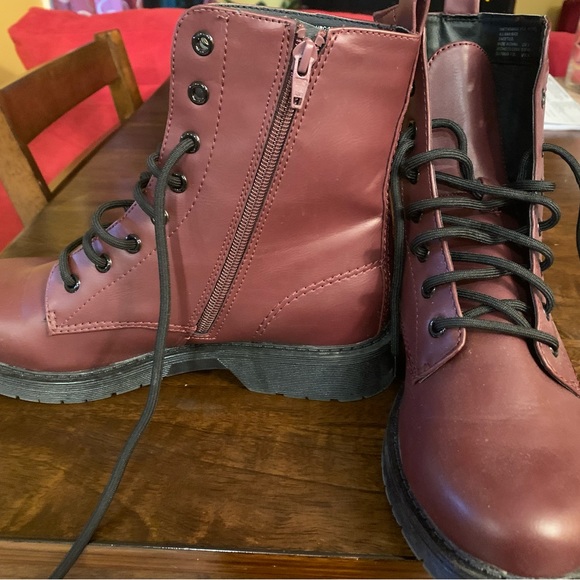 Boots - Picture 4 of 4